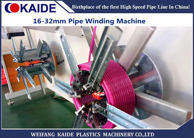Máquina plástica de alta velocidad del PE/IMPERTINENTE/de PEX del tubo del mecanismo de botes giratorios ninguna operación manual de la necesidad durante proceso que arrolla